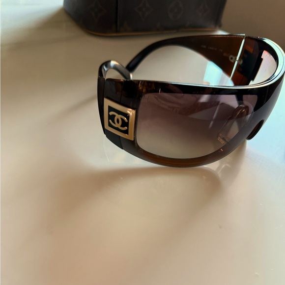 Chanel brown gold vintage iconic oversized Victoria Beckham shield sunglasses - Picture 7 of 14
